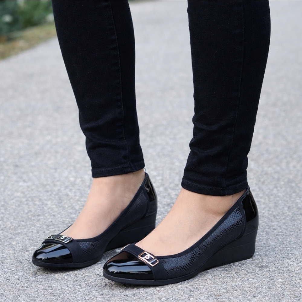 Anne Klein Sport Bisa Y2K Preppy Minimalist Capped Toe Comfort Wedge Pump 7.5M